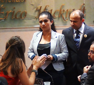 {0AC43D47-063B-40F9-926C-AFD757695829}_amanda_posse_int2